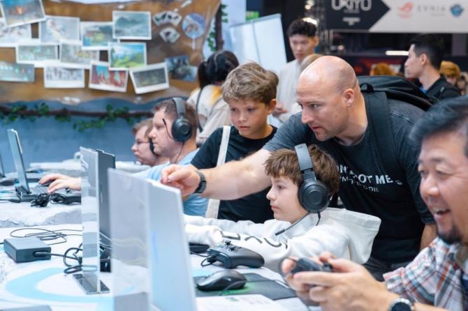 《山外山》科隆展